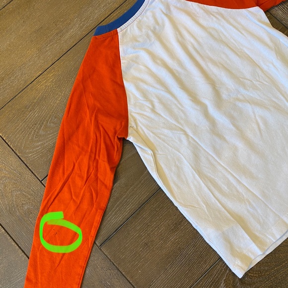 Old Navy long sleeve graphic t-shirt - Picture 4 of 5